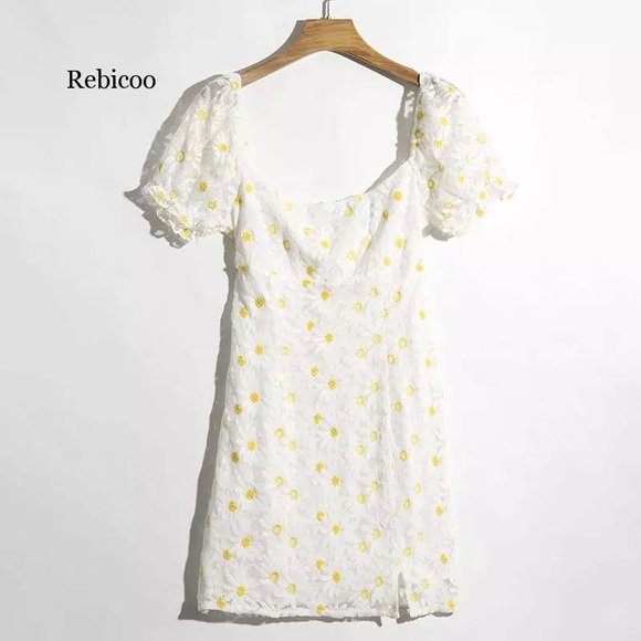 DAISY DRESS WITH BACK CUT OUT - Picture 2 of 2